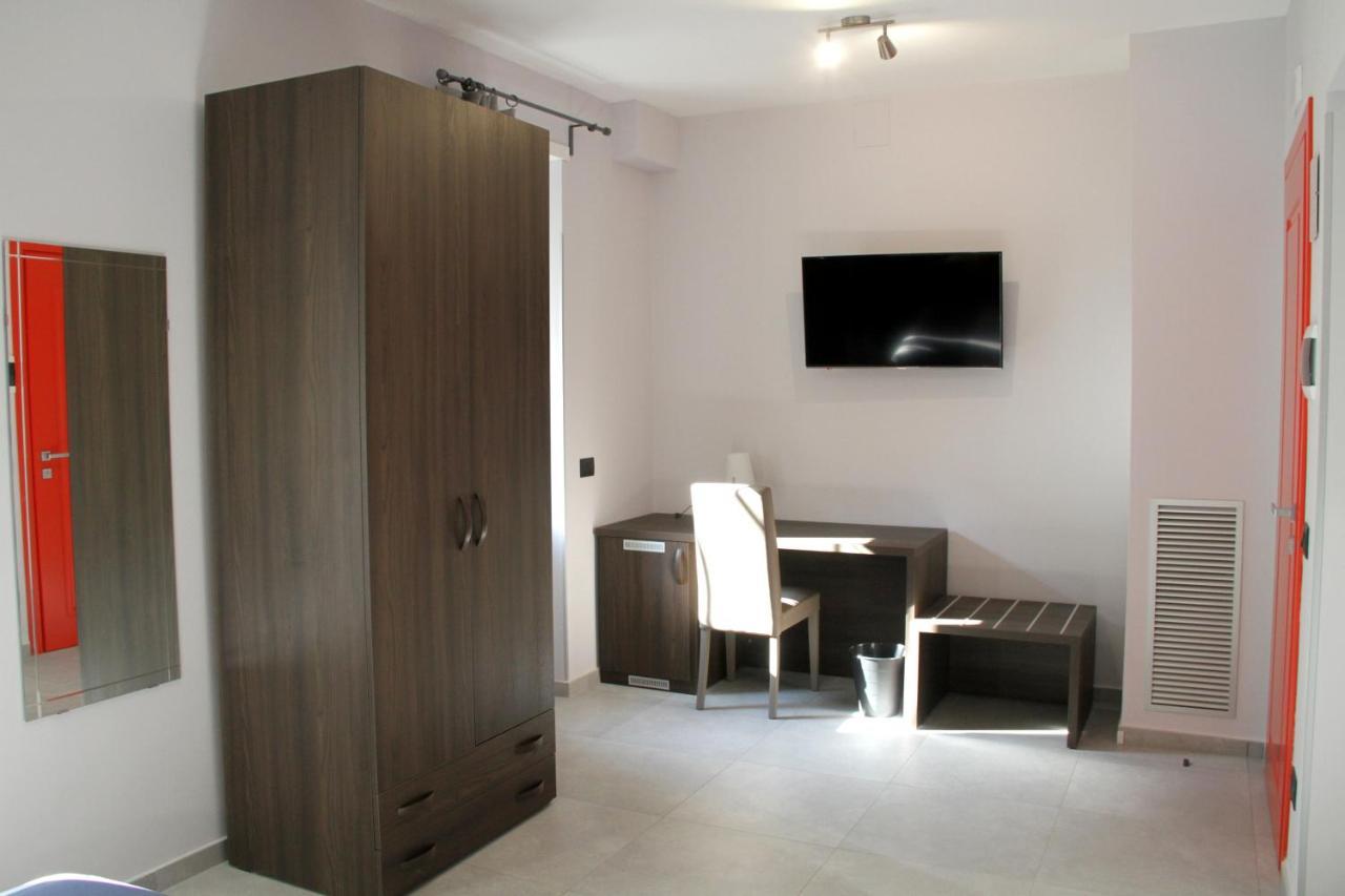 Easyroom Frosinone - Casello Autostradale Exterior photo